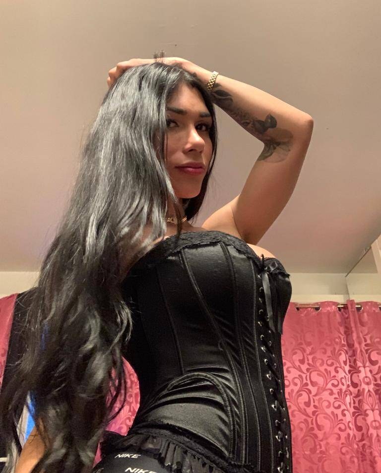Angel mooie colombiaanse dame klaar om u te verwennen.